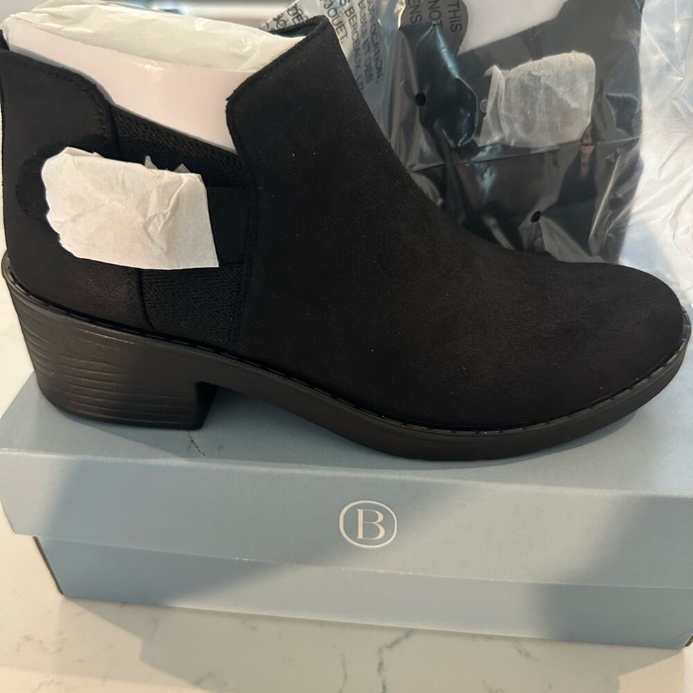 Oasis Black Ankle Booties with Cut-Out Sides Size 9 Medium